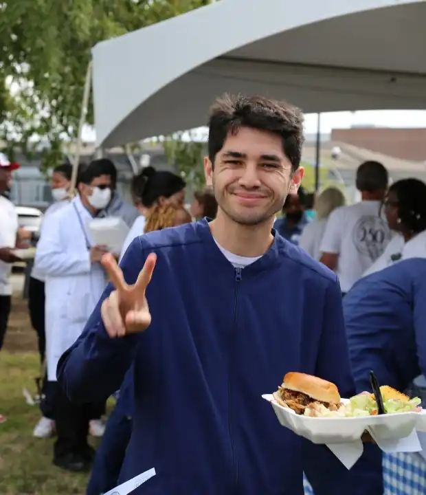 Empleado de DBHDS durante un evento